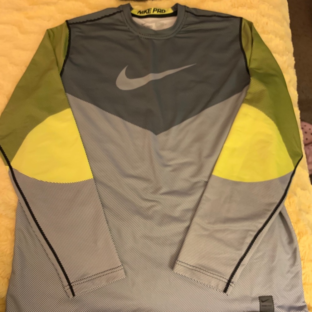 Men’s XL NIKE fitted shirt - NEW